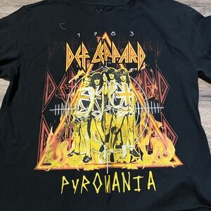 Def Leppard Pyromania Black Graphic T-Shirt